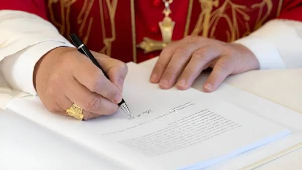  Pope Leo XIV signing Magnifica Humanitas Encyclical 