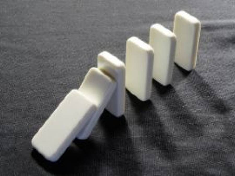 Domino Chain Reaction